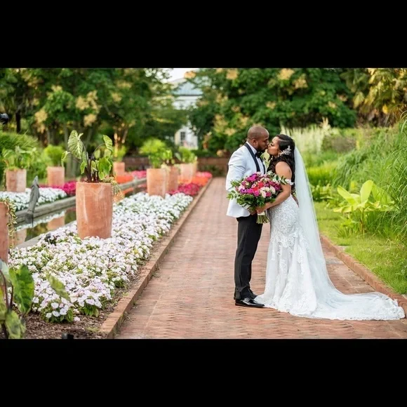 Zavana Couture Wedding Dress - Picture 4 of 7